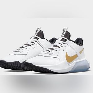 BIG KIDS’ NIKE AIR ZOOM CROSSOVER BASKETBALL SHOES Gently Used!